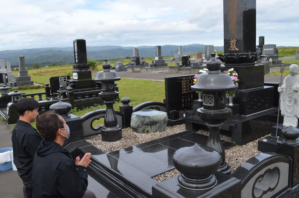 お墓の清掃代行サービス